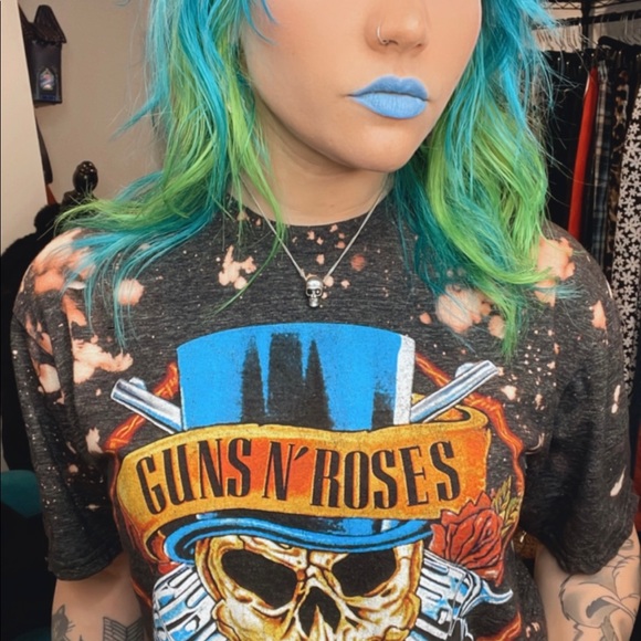 Gun N Roses Distressed Cropped Tee - Picture 3 of 6